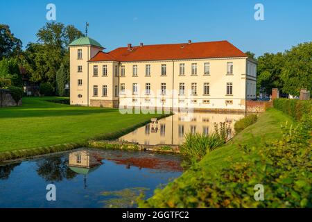 Altes Dorf Westerholt, denkmalgeschützter Stadtteil Herten Westerholt, mehr als 60 alte, gut renovierte Fachwerkhäuser bilden ein historisches Dorfzentrum, Cl Stockfoto