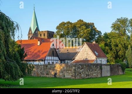Altes Dorf Westerholt, denkmalgeschützter Stadtteil Herten Westerholt, über 60 alte, gut renovierte Fachwerkhäuser bilden ein historisches Dorfzentrum, Hert Stockfoto