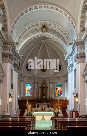 Innenraum der Basilika San Tommaso Apostolo, Ortona, Italien Stockfoto