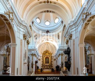 Innenraum der Kathedrale von San Giustino, Chieti, Italien Stockfoto