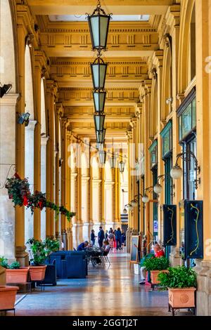 Portici di Corso Marrucino, Chieti, Italien Stockfoto