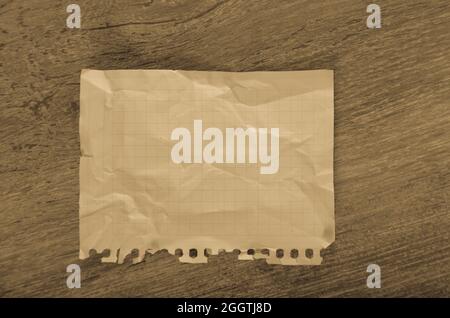 Zerknittert zerrissene Seite Stockfoto