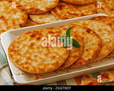 Olivenölkuchen. Tortas de aceit. Typisch spanisches Essen. Stockfoto