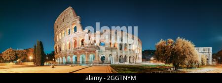 Rom, Italien. Kolosseum Auch als Flavischen Amphitheater am Abend oder in der Nacht bekannt. Stockfoto