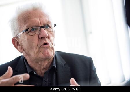 02. September 2021, Baden-Württemberg, Heidenheim: Der Ministerpräsident von Baden-Württemberg, Winfried Kretschmann (Bündnis 90/die Grünen), gibt der Deutschen Presse-Agentur (dpa) ein Interview. Foto: Tom Weller/dpa Stockfoto