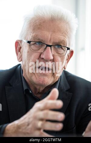 02. September 2021, Baden-Württemberg, Heidenheim: Der Ministerpräsident von Baden-Württemberg, Winfried Kretschmann (Bündnis 90/die Grünen), gibt der Deutschen Presse-Agentur (dpa) ein Interview. Foto: Tom Weller/dpa Stockfoto