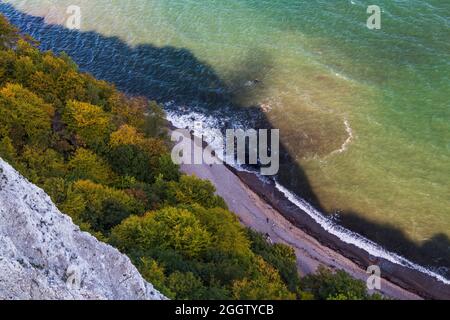 Blick auf die Kreideküste und den Ostseestrand vom Königsstuhl, Deutschland, Mecklenburg-Vorpommern, Rügen Stockfoto