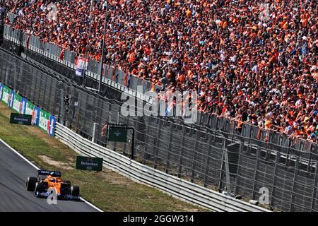 Zandvoort, Niederlande. September 2021. Zandvoort, Niederlande, 03/09/2021, Daniel Ricciardo (AUS) McLaren MCL35M. 03.09.2021. Formel 1 Weltmeisterschaft, Rd 13, Großer Preis Der Niederlande, Zandvoort, Niederlande, Übungstag. Bildnachweis sollte lauten: XPB/Press Association Images. Quelle: XPB Images Ltd/Alamy Live News Stockfoto