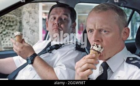 HOT FUZZ 2007 Universal Picturs Film mit Simon Pegg rechts und Nick Frost Stockfoto