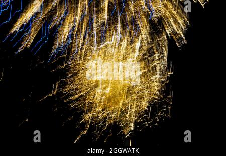 Feuerwerk. Detail einer mehrfarbigen Rakete Stockfoto