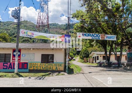 SAN ANDRES DE PISIMBALA, KOLUMBIEN - 12. SEPTEMBER 2015: Wahlplakate im Dorf San Andres de Pisimbala in Kolumbien Stockfoto