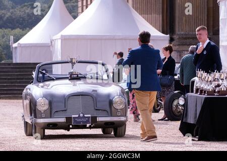 1953 Aston Martin DB2 Drophead Coupé auf dem Salon Prive 2021 im Blenheim Palace Woodstock Oxfordshire UK, 1. Und 2. September 2021 Stockfoto