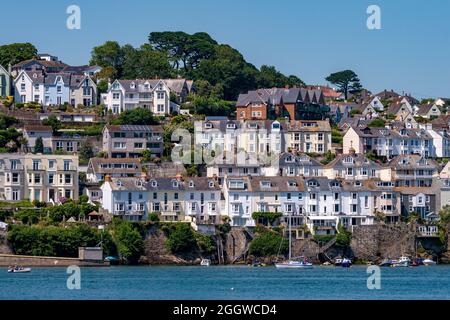 Blick über den Fluss Fowey nach Fowey von Polruan Castle - Polruan, Cornwall, Großbritannien. Stockfoto