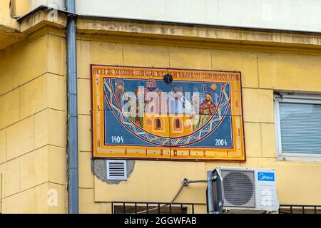 Belgrad, Serbien - 28. August 2021: Sonnenuhr an der Fakultät für Orthodoxe Theologie Altbau Univesity Belgrad. Stockfoto