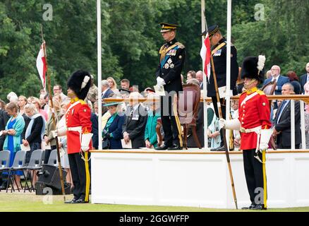 Der Herzog von Kent bei einem Gottesdienst im Garten des Palace of Holyroodhouse in Edinburgh, anlässlich des 50. Jahrestages der Royal Scots Dragoon Guards. Bilddatum: Freitag, 3. September 2021. Stockfoto