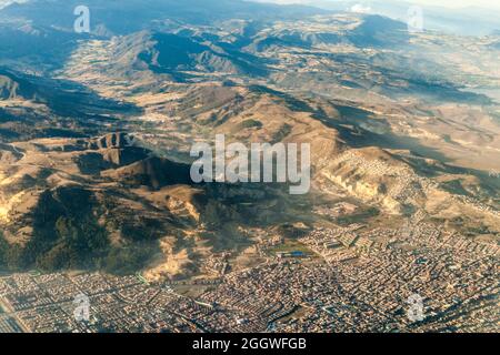 Luftaufnahme von Bogota Vororten, Hauptstadt von Kolumbien Stockfoto