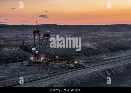 Schaufelradbagger 258 im Tagebau Hambach, Deutschland. Stockfoto