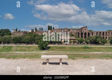 Blick auf den Palatin von der anderen Seite des Circus Maximus, Rom, Italien Stockfoto