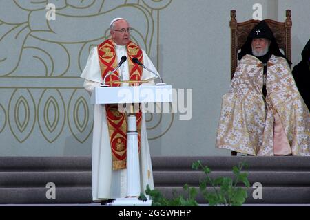 JEREWAN, ARMENIEN - 26. Jun 2016: JEREWAN, ARMENIEN - 26. Juni 2016: Papst Franziskus besucht das erste christliche Land Armenien. Stockfoto