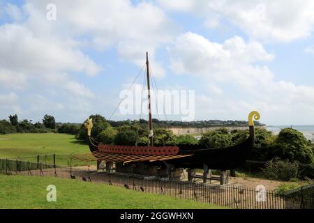 Das Wikingerschiff, Sandwich Road, Pegwell Bay, Cliffs End, Ramsgate, Thanet, Kent, England, Vereinigtes Königreich Stockfoto