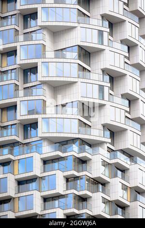 London, England, Großbritannien - Wohnturm am One Park Drive von Herzog & de Meuron Stockfoto