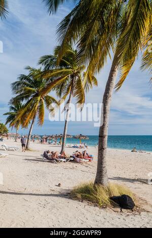 PLAYA ANCON, KUBA - 9. FEB 2016: Blick auf den Strand von Playa Ancon in der Nähe von Trinidad, Kuba Stockfoto