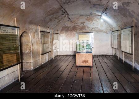 SANTIAGO de CUBA, KUBA - 1. FEBRUAR 2016: Innenraum des Schlosses San Pedro de la Roca del Morro, Santiago de Cuba, Kuba Stockfoto