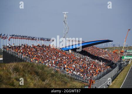Zandvoort, Niederlande. September 2021. Zandvoort, Niederlande, 03. September 2021.Tribünen, niederländische Verstappen-Fans während der Formel 1 Heineken Dutch Grand Prix 2021, 13. Runde der FIA Formel 1-Weltmeisterschaft 2021 vom 3. Bis 5. September 2021 auf dem Circuit Zandvoort, in Zandvoort, Niederlande - Foto Florent Gooden / DPPI Kredit: Independent Photo Agency/Alamy Live Nachrichten Kredit: Independent Photo Agency/Alamy Live Nachrichten Stockfoto