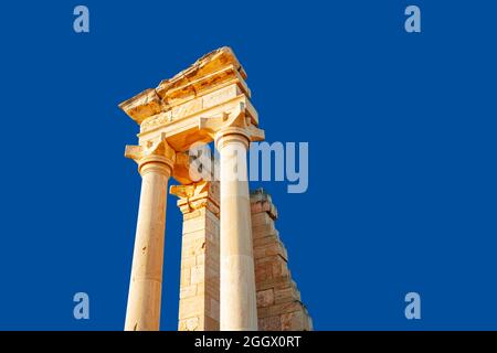 Restaurierte Säulen des antiken Apollo Hylates-Heiligtums, Zypern. Stockfoto