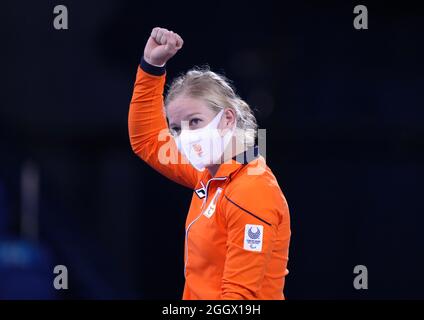 Diede de Groot, Niederländerin, feiert Gold das Gold-Einzel-Goldmedaillenspiel der Frauen im Ariake Tennis Park am 10. Tag der Paralympischen Spiele in Tokio 2020 in Japan. Bilddatum: Freitag, 3. September 2021. Stockfoto