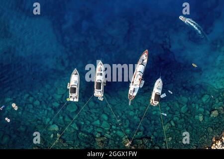 Overhead von Yachten im Mittelmeer Stockfoto