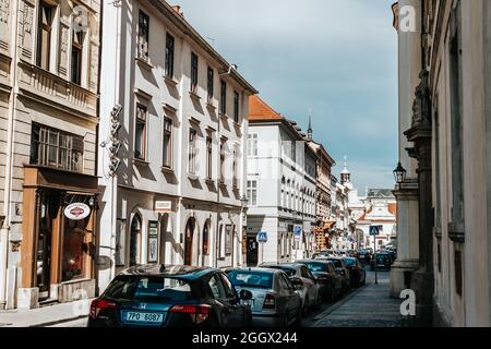 Pilsen, Tschechische Republik - Mai 22 2017: Enge Straße in der Altstadt von Pilsen Stockfoto