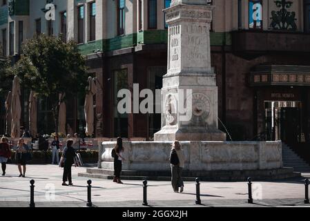 Belgrad, Serbien - 26. September 2019: Brunnen Terazije auf dem Stadtplatz vor dem Hotel Moskva Stockfoto