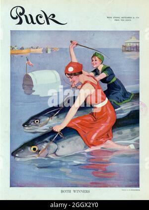 Brynolf Wennerberg - Cover-Illustration des Puck-Magazins mit zwei Badeschönheiten, die sich gegenseitig auf Fischen reiten - beide Gewinner Stockfoto