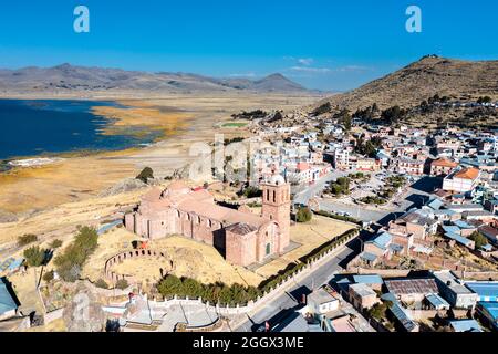 Blick auf die Kirche Santiago Apostol in Pomata, Peru Stockfoto