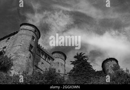 Das Schloss von Carpinone wurde wahrscheinlich in der normannischen Zeit und von der Zeit seiner Errichtung bis zum Ende des dreizehnten Jahrhunderts das buil gebaut Stockfoto