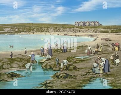 Ein Blick auf den Strand von Bundoran, einer Stadt in der Grafschaft Donegal, Irland, aus dem frühen 20. Jahrhundert. Als touristischer Badeort steht der Tourismus seit dem 18. Jahrhundert im Zentrum der lokalen Wirtschaft. Stockfoto