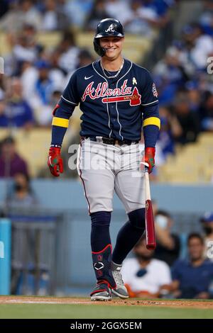 Atlanta Braves Mittelfeldspieler Joc Pederson (22) lächelt während eines MLB-Spiels in der regulären Saison gegen die Los Angeles Dodgers, Mittwoch, 1. September 2021 Stockfoto