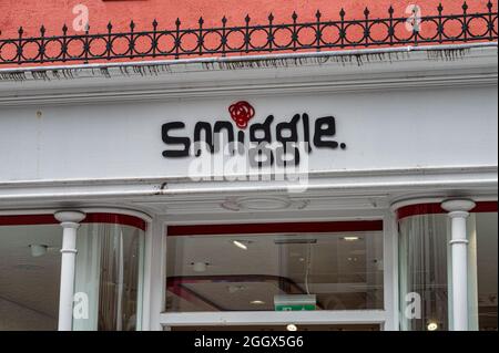 Cork, Irland - 14. Juli 2021: Das Schild für den Smiggle-Laden in Cork Stockfoto