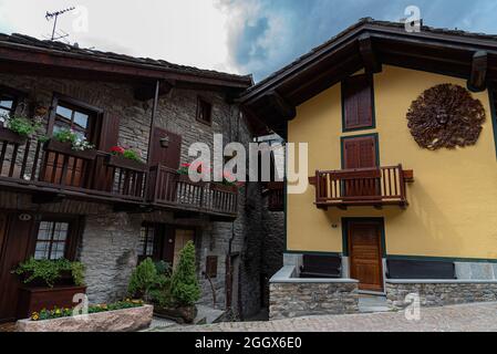 Courmayeur. Ist eine italienische Stadt mit 2 727 Einwohnern im oberen Valdigne, im Aostatal: Ein bekannter Winter- und Sommerurlaubsort in der Alp Stockfoto