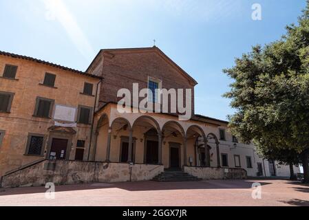 Die Abtei von San Salvatore befindet sich im oberen Teil von Fucecchio, Diözese San Miniato. Die Kirche wurde 986 gegründet und weist einige Spuren der Medien auf Stockfoto