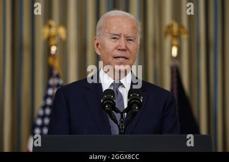 Washington, Usa. September 2021. US-Präsident Joe Biden hält am Freitag, den 3. September 2021, im State Dining Room des Weißen Hauses in Washington DC Bemerkungen zum August-Beschäftigungsbericht. Foto von Ken Cedeno/UPI Credit: UPI/Alamy Live News Stockfoto
