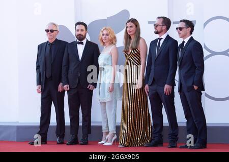 Venedig, Italien. September 2021. Kristen Stewart, Janine Jackowski, Jonas Dornbach, Juan de Dios Larraín, Paul Webster, Pablo Larrain bei der Spencer-Premiere im Rahmen der 78. Internationalen Filmfestspiele von Venedig am 03. September 2021 in Venedig, Italien. Foto von Paolo Cotello/imageSPACE Credit: Imagespace/Alamy Live News Stockfoto