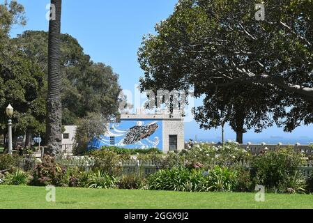 SAN PEDRO, KALIFORNIEN - 27. AUG 2021: Point Fermin Park Gebäude mit Wandbild. Stockfoto