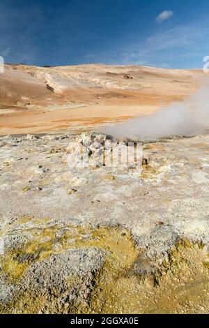 Blick auf die thermische Aktivität der heißen Quellen und Thermalbäder, in der Nähe des Lake Myvatn, Island Stockfoto