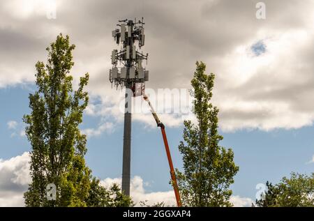 Ein Zellenturm wird repariert Stockfoto