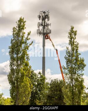 Ein Zellenturm wird repariert Stockfoto