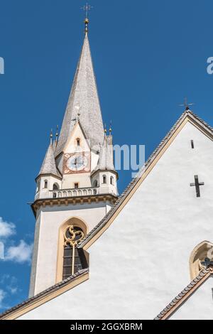 Die Pfarrkirche St. Andrä in Lienz in Osttirol (Osttirol) in Österreich. Stockfoto