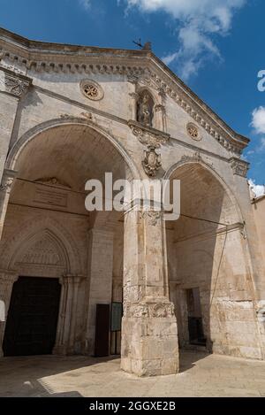 Das Heiligtum von San Michele Arcangelo befindet sich in Monte Sant'Angelo, am Gargano, in der Provinz Foggia. Es ist bekannt als Celeste Basilica, Be Stockfoto