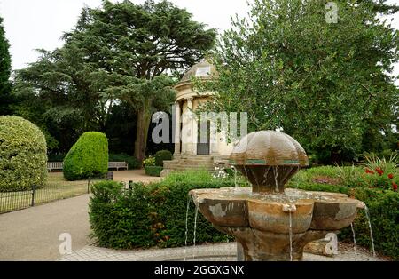 Der tschechoslowakische Memorial Fountain in den Jephson Gardens des Royal Leamington Spa in Warwickshire, Großbritannien. Stockfoto
